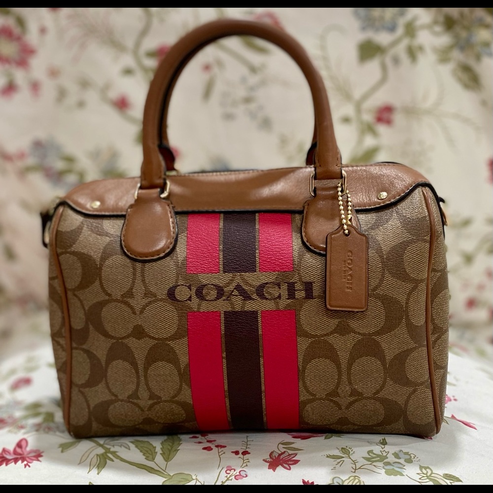 Mint condition leather coach bag, with a chic pink strip accent.